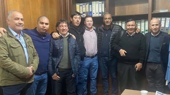 Jerárquicos del Petróleo de Cuyo logró un incremento salarial anual del 107,5%Estuvieron presentes el secretario general de Jerárquicos, Julián Matamala; el primer vocal Emmanuel Matamala y el secretario gremial, Sebastián Aguilar, más otros referentes sindicales.