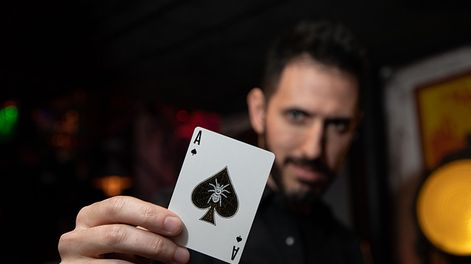 Adrián Lacroix llega a Mendoza con su espectáculo de magia y mentalismo NOMAD