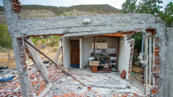 Declaran la emergencia geológica y urbanística en Comodoro Rivadavia tras el desplazamiento del cerro Hermitte.