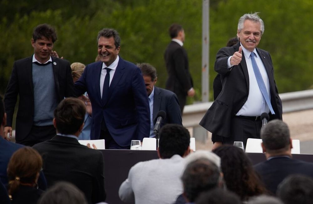 Acto del día de la lealtad en Cañuelas. Alberto Fernández junto a Axel Kicillof, Sergio Massa y Gabriel Katopodis inauguran una obra en la autopista a Ezeiza. Foto:  gentileza - CLARÍN