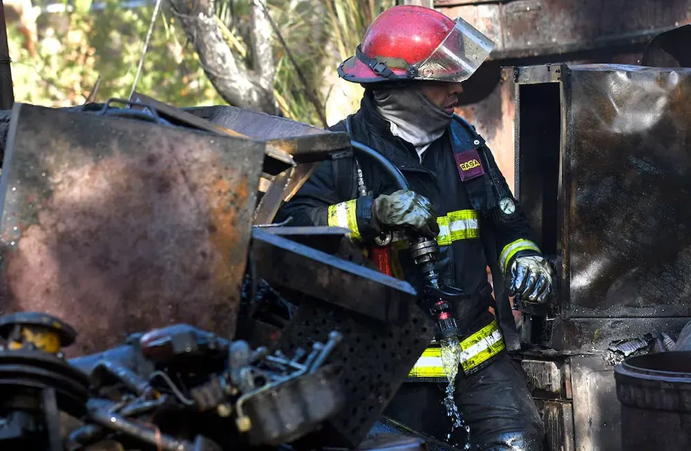 Dos incendios registrados en pocas horas en Guaymallén y Maipú dejaron importantes daños materiales y dos personas heridas.