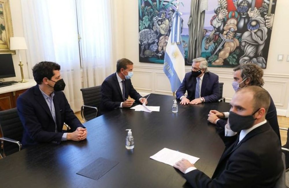 El gobernador Rodolfo Suárez se reunió con el presidente Alberto Fernández y parte del gabinete entre los que estuvieron el ministro de Econpmía, Martín Guzmán, el ministro del Interior Eduardo de Pedro y el jefe de gabinete Santiago Cafiero.