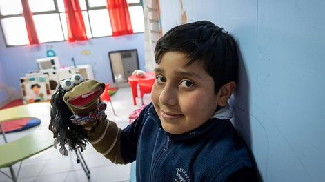 Los Andes | Con el títere el niño empezó a expresarse y fue una gran alegría. Hoy esa etapa está superada y volvió feliz al colegio. Foto: Ignacio Blanco / Los Andes