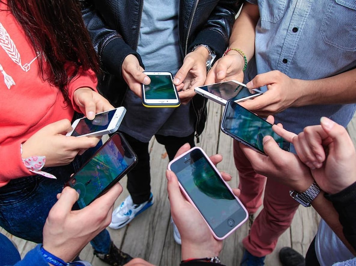 El vehículo ya forma parte de nuestro cuerpo, como también el celular. / Archivo.