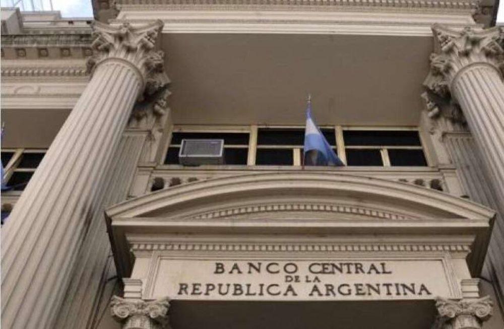 El titular del BCRA reconoció que el impuesto al dólar llegó para quedarse