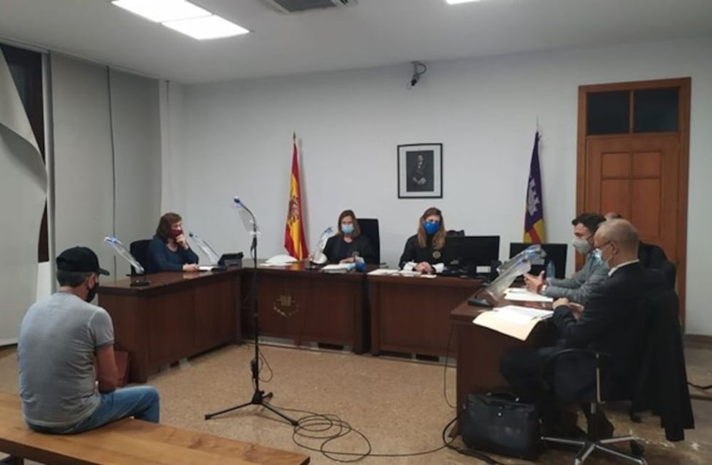 El juicio se llevó a cabo hace algunos días en Palma, donde el agresor fue condenado a dos años por dos delitos de maltrato animal con explotación sexual.