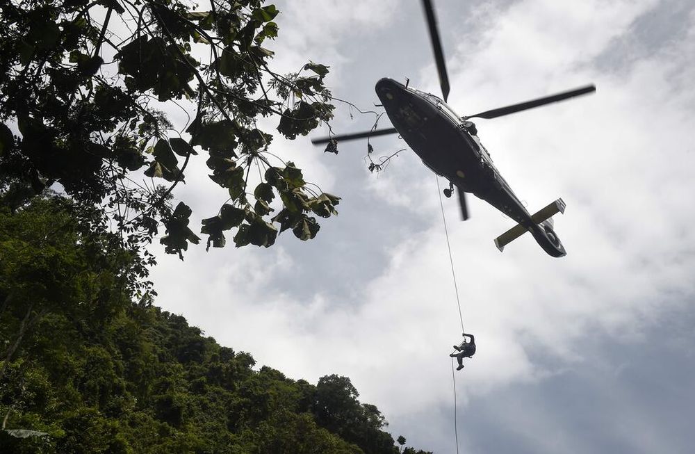 Búsqueda contra reloj de 12 niños y su DT perdidos en una caverna de Tailandia