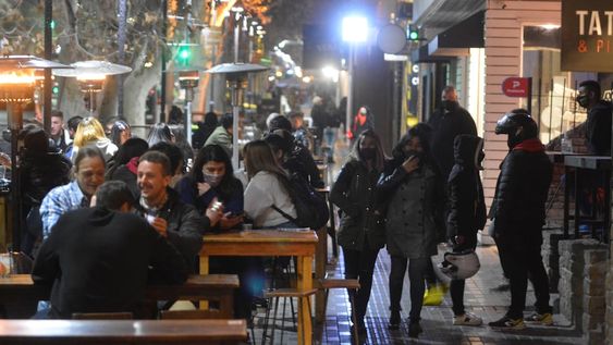 En la ciudad de Mendoza no existen locales habilitados como bares y garantizarán que ningún local gastronómico funcione como tal. Nicolás Ríos / Los Andes