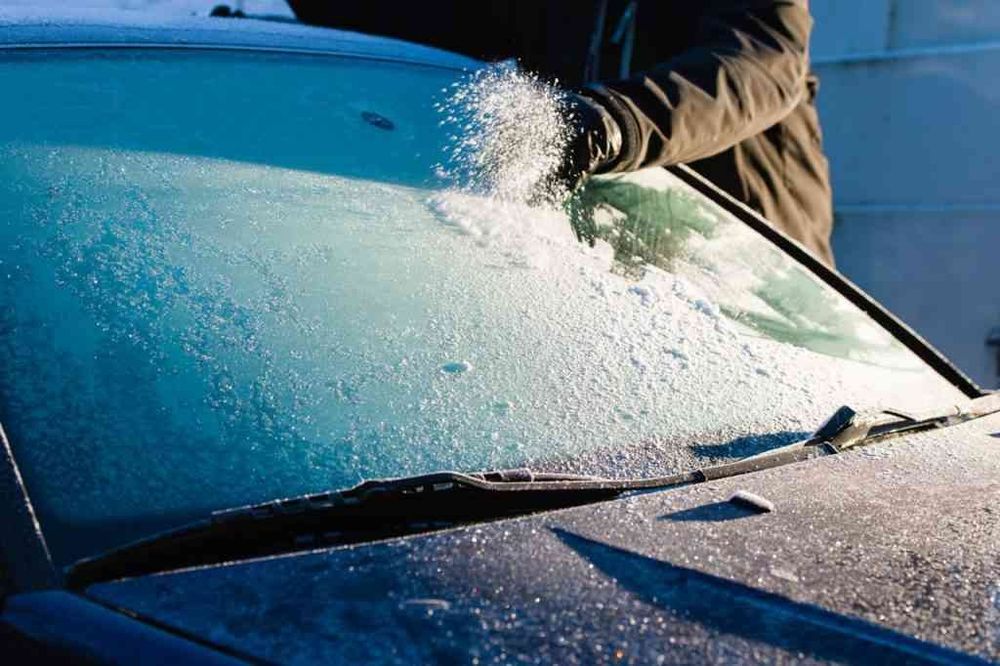 Cómo hacer líquido limpiaparabrisas en casa la receta de la mezcla ideal para para dejar impecable el vidrio del auto (2)