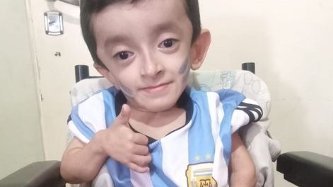 Los Andes | El niño mendocino sufre de huesos de cristal (osteogénesis imperfecta) y es fanático de la Selección Argentina. Pero, además de la Scaloneta, es admirador de Julián Álvarez.
