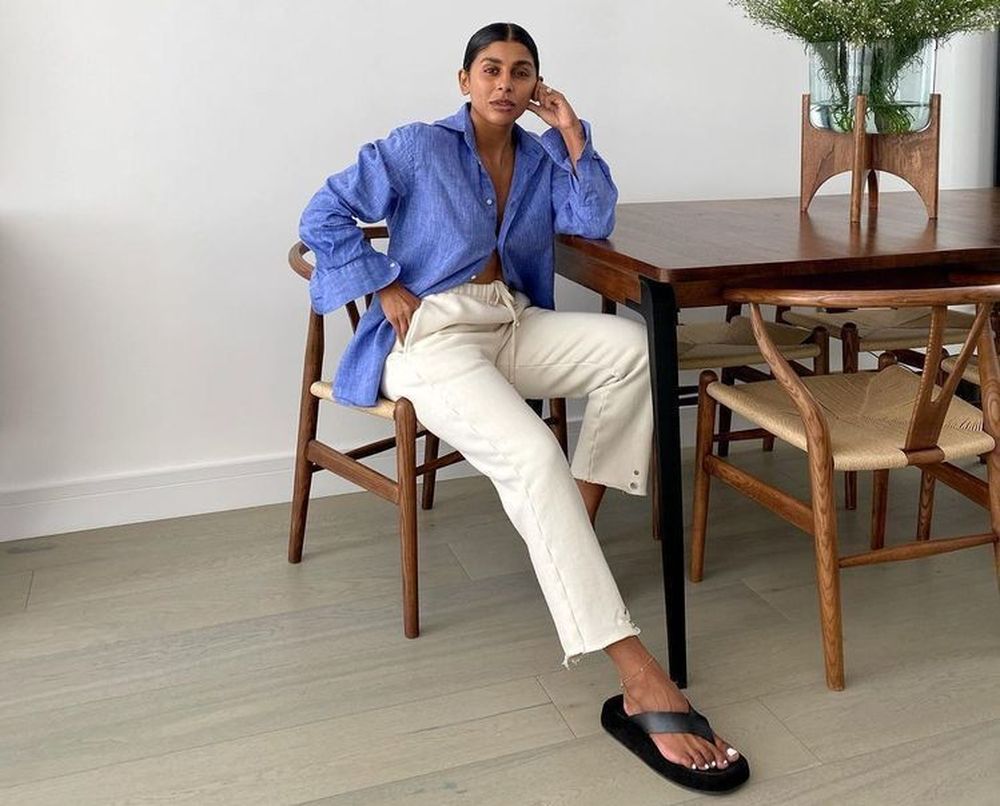 Las ojotas vuelven a ser tendencia en looks urbanos: cómo usarlas.