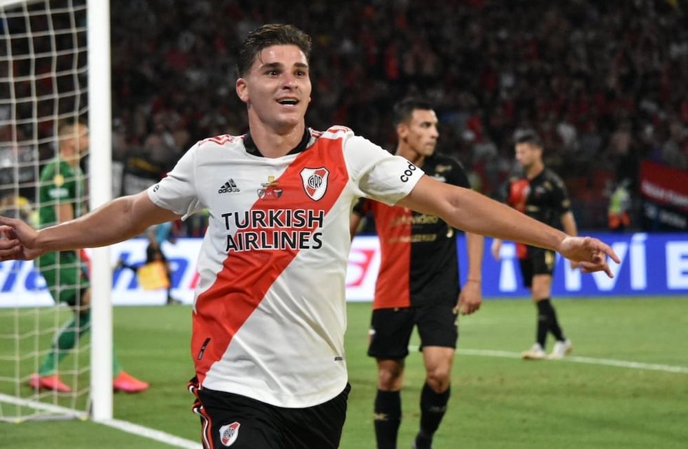 Julián Álvarez, el mejor jugador del fútbol argentino, marcó dos goles y llevó a River a ganar su tercer estrella del 2021. / Gentileza.