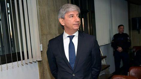 Los Andes | El juez federal Walter Bento ingresando a Tribunales Federales, enfrenta dos instancias. un juicio penal, que arrancó a fines de julio y el proceso por mal desempeño, que comenzó en el Consejo de la Magistratura y desembocó en el Jurado de Enjuiciamiento