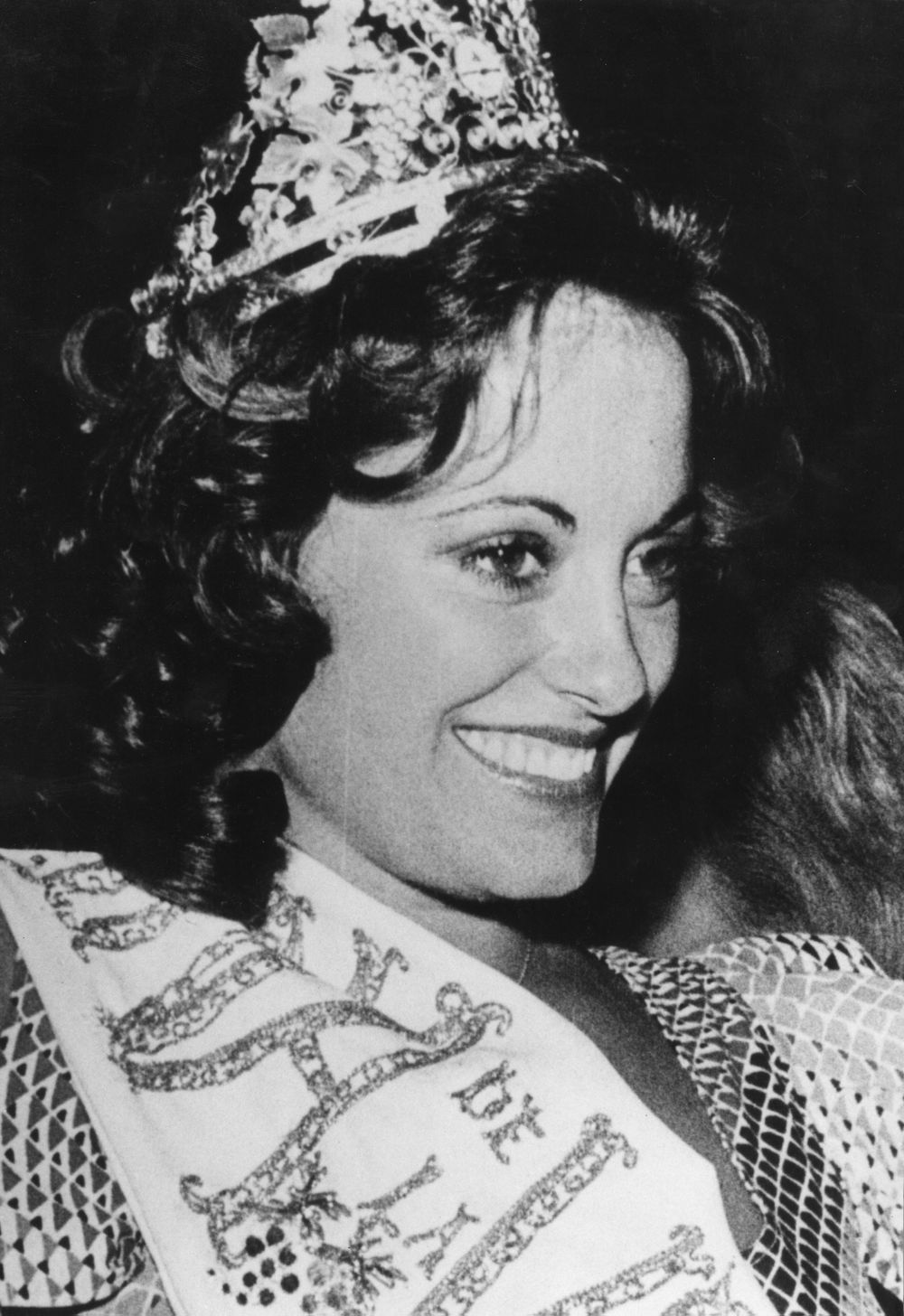 Analía Ortiz Baeza, representante de Godoy Cruz, quedó en la memoria vendimial como una reina cercana y muy querida: elegancia serena y calidez en una edición que marcó época.