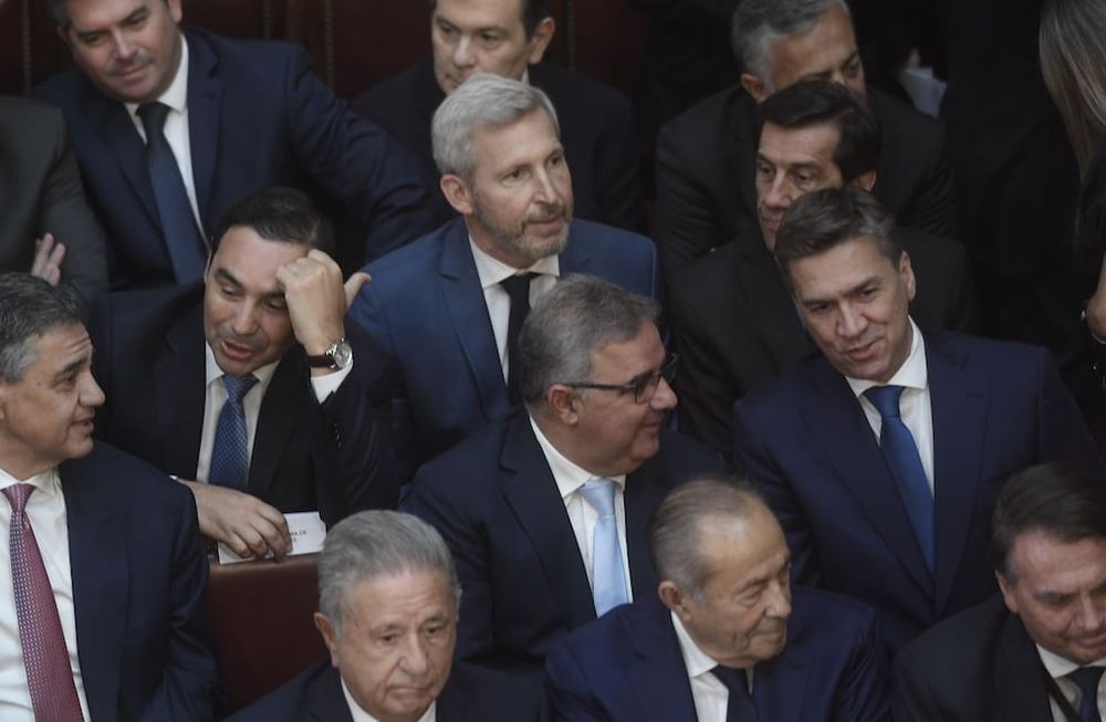 Alfredo Cornejo se ubicó junto a los gobernadores de Juntos por el Cambio. Foto: Federico Lopez Claro