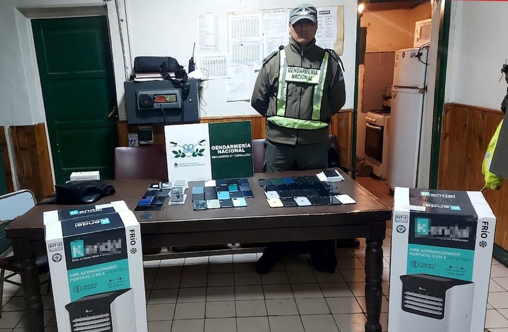 La mercadería de contrabando detectada por Gendarmería. / Gentileza Gendarmería Nacional
