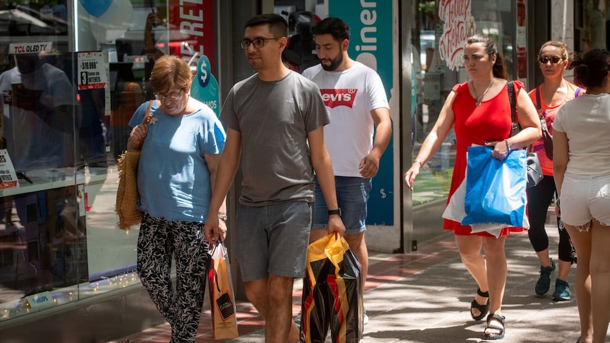 Las ventas minoristas pyme volvieron a caer un 3,2% interanual en abril: qué opinan los comerciantes