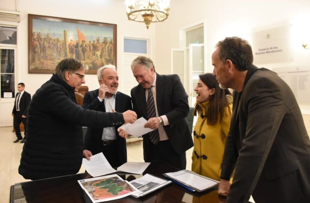 Debate del proyecto para regular el Piedemonte. Humberto Mingorance, secretario de Ambiente, analizó el proyecto con senadores del oficialismo y oposición. Mariana Villa / Los Andes