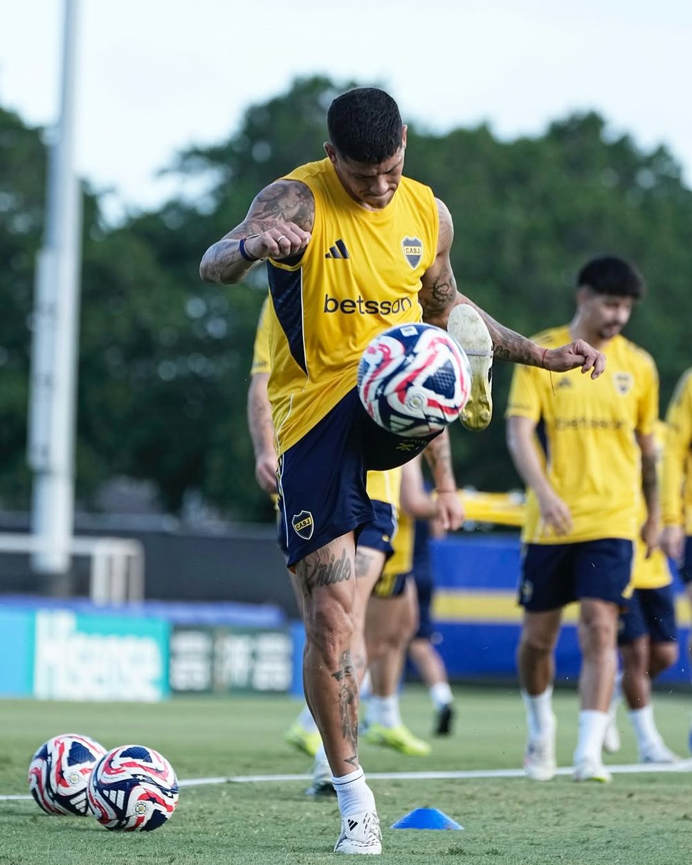 Marcos Rojo is uit de plannen van Boca Juniors en coach Miguel Angel Russo. Zijn tijd bij de club zit erop.