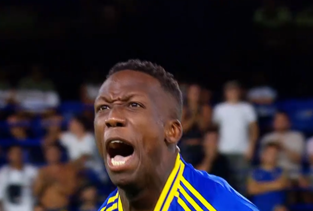 Luis Advíncula anotó un golazo para Boca