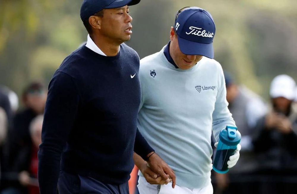 Tiger Woods le dio un tampón a otro golfista en pleno torneo y causó indignación en las redes.