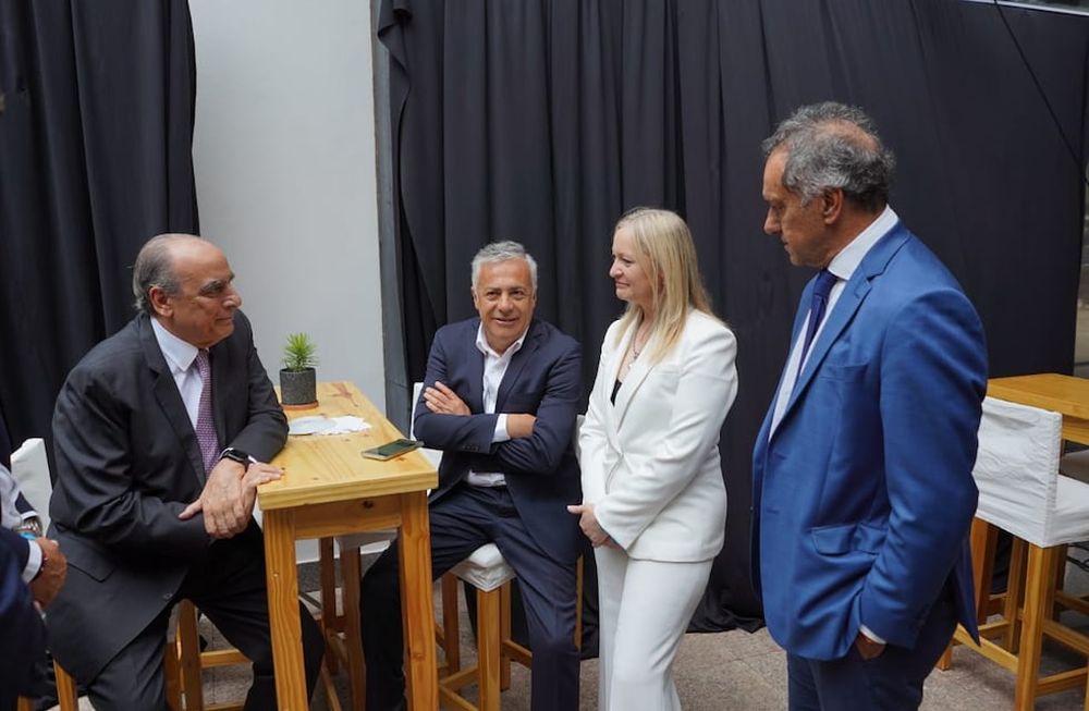 Guillermo Francos, Alfredo Cornejo, Hebe Casado y Daniel Scioli. Orlando Pelichotti / Los Andes