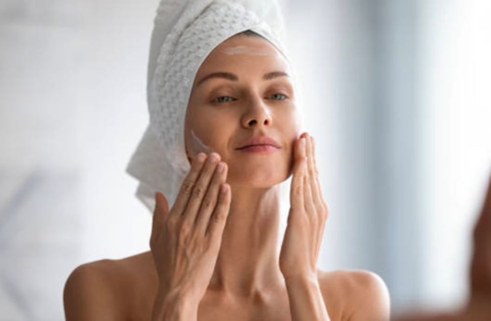 8 consejos para reparar la barrera cutánea de los daños del sol, estrés y falta de hidratación.