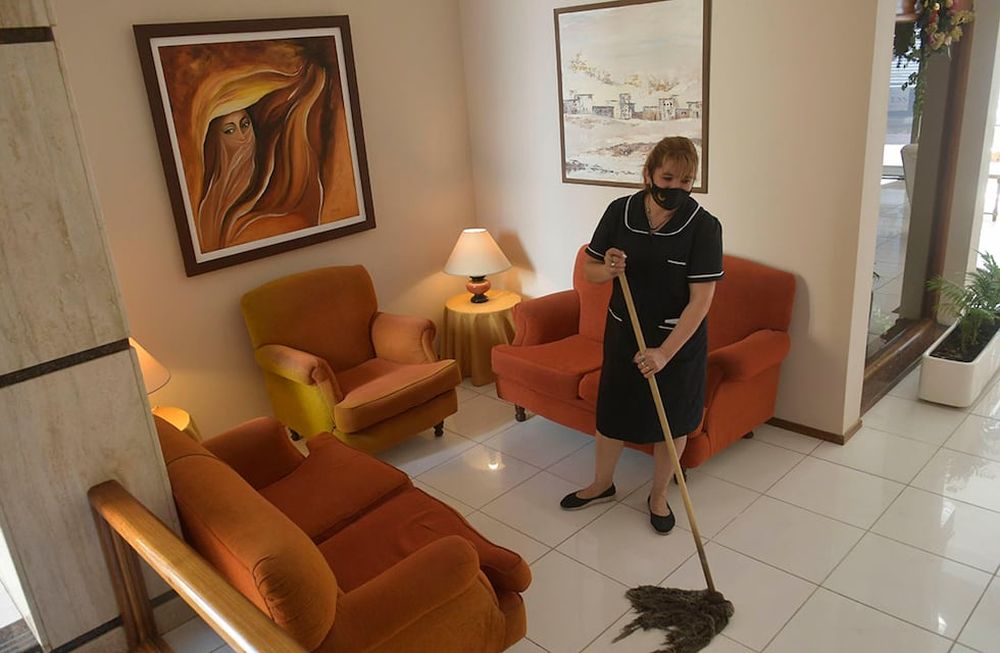 La situación de informalidad se agravó durante la crisis, y solo en Mendoza, se perdieron 400 empleos registrados en “casas particulares”. Foto: Orlando Pelichotti / Los Andes