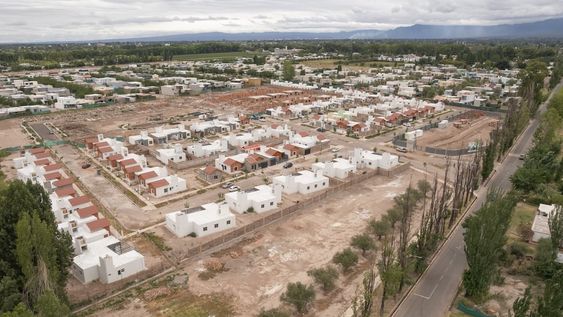 Natania, anuncia una nueva inversión en la provincia, un edificio  que contará con 50 departamentos de 1 y 2 dormitorios, cocheras y locales comerciales, y proyectan inyectar varios millones más en los próximos años.