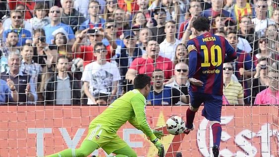 El Barcelona venció al Valencia y sigue firme como único líder