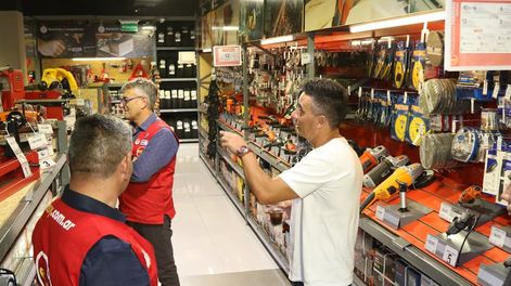 Los Andes | La apertura de la tienda Easy en el Mendoza Shopping demando una inversión de 400 millones de pesos. En la foto, el intendente guaymallino Marcos Calvente.