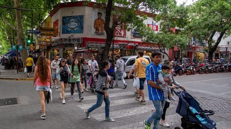 Los mendocinos eligieron a los comercios del centro para las compras navideñas. Foto: Prensa Ciudad de Mendoza