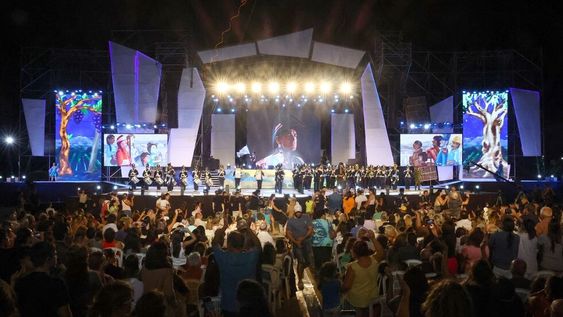 Pese a la lluvia, más de 15 mil personas presenciaron en Maipú la fiesta Cuna del Vino y el Olivo. Foto: Prensa Maipú