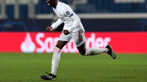 El defensor francés Ferland Mendy anotó un golazo para el triunfo del conjunto madrileño. / Gentileza.