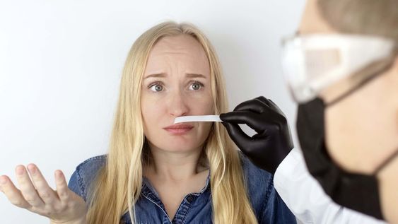 La distorsión de olores se denomina parosmia y puede afectar aromas y sabores. Lo habitual es que este síntoma surja luego de una infección por Covid-19 u otros virus, debido al daño del epitelio olfatorio. Foto: 123rf