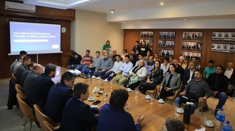 Los Andes | Los ministros de Producción y Gobierno comentaron ante empresarios y profesionales los beneficios de la firma digital y el nuevo proceso para inscribir empresas, entre otros.