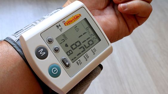Estudio afirma que la hipertensión arterial causa la arritmia cardiaca más común