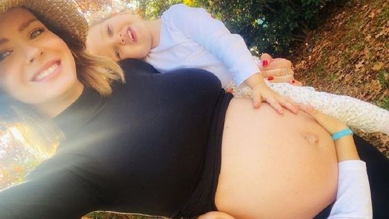 El paseo familiar de La China Suárez con sus hijos