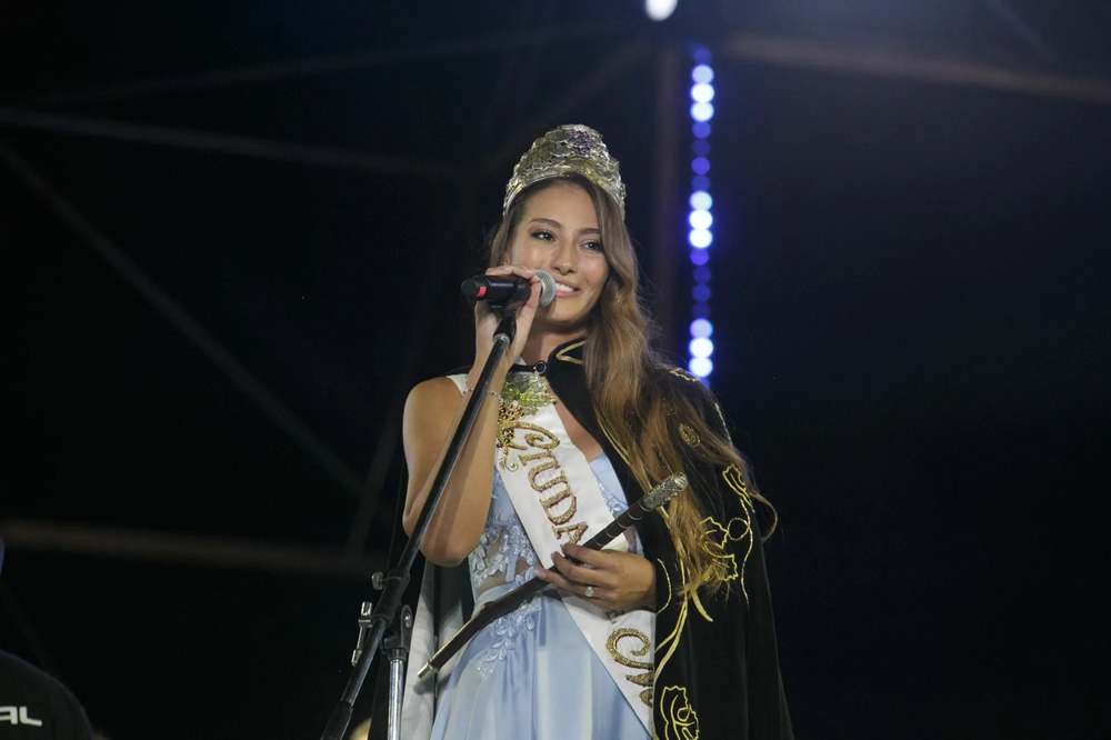 Juliana Graciela Zalazar es la nueva reina de la Vendimia de la Ciudad de Mendoza Juliana Graciela Zalazar es la nueva reina de la Vendimia de la Ciudad de Mendoza