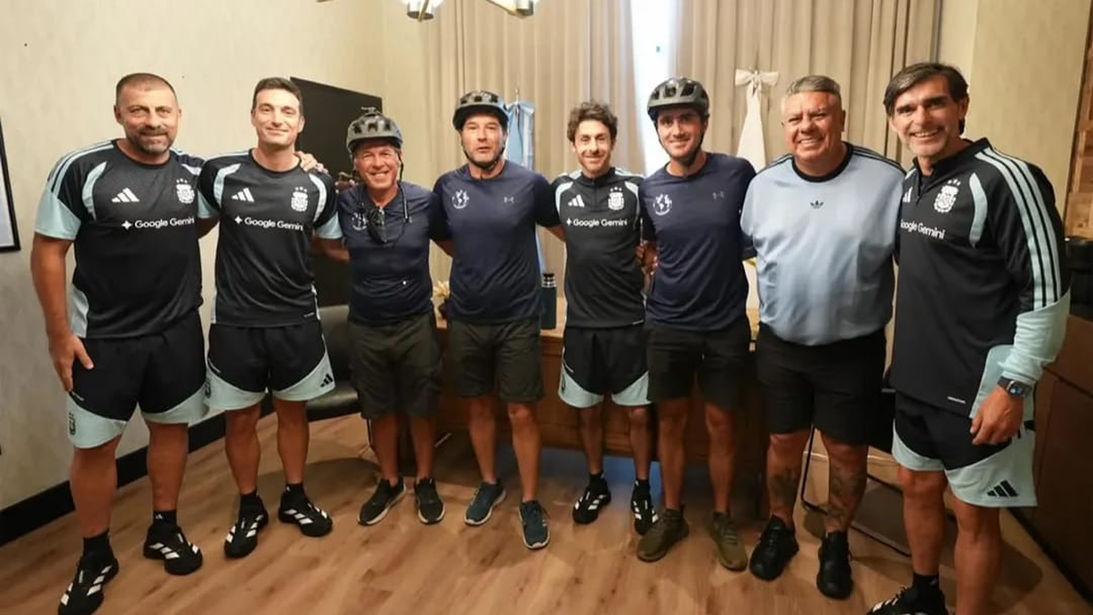 Scaloni se reunió con los hinchas que pedaleaban desde hace 300 días para ver a la Selección Argentina en el Mundial 2026