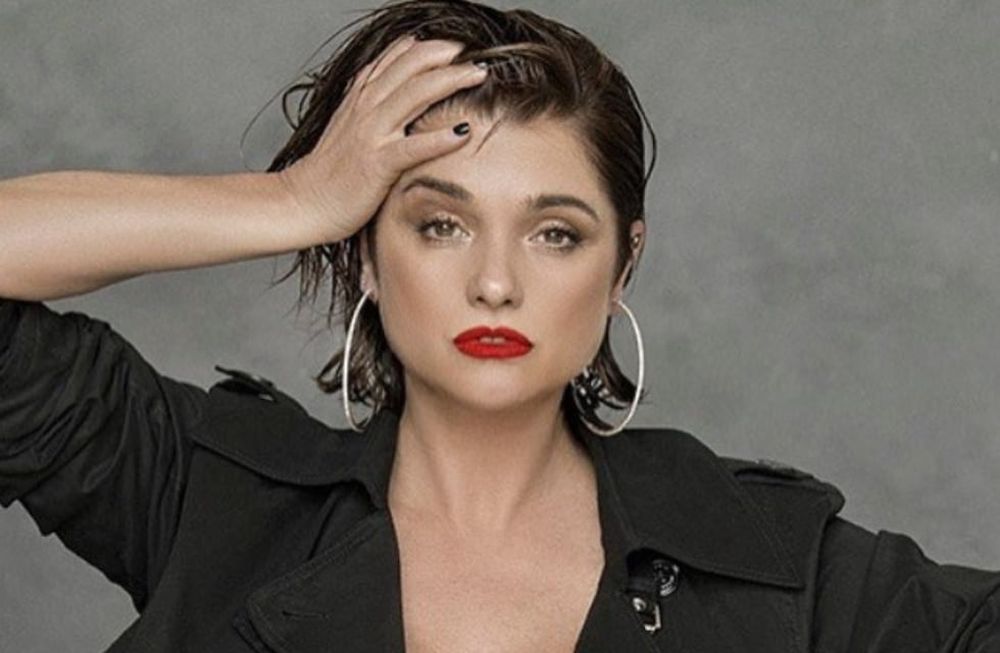 Araceli González continúa deleitando con su belleza