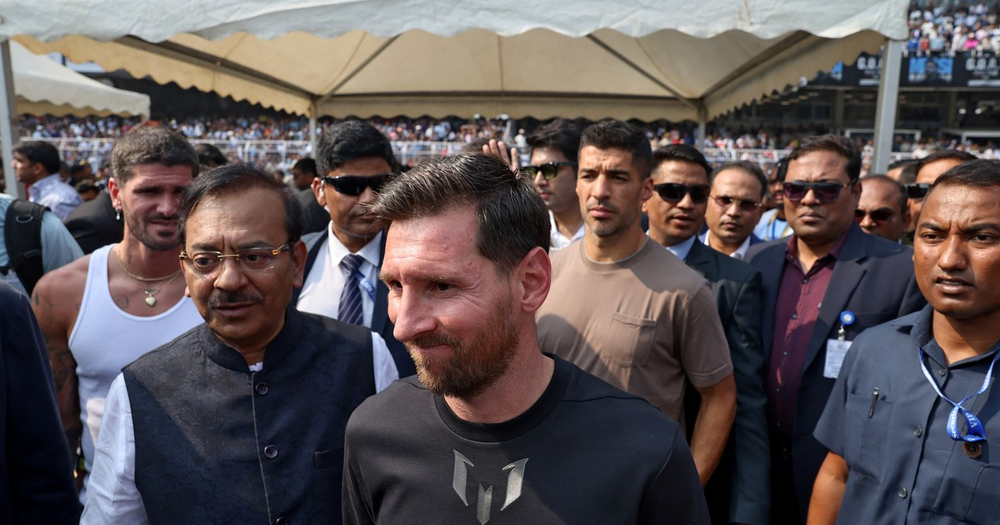 El público de la India invadió el campo de juego y obligó la salida anticipada de Lionel Messi