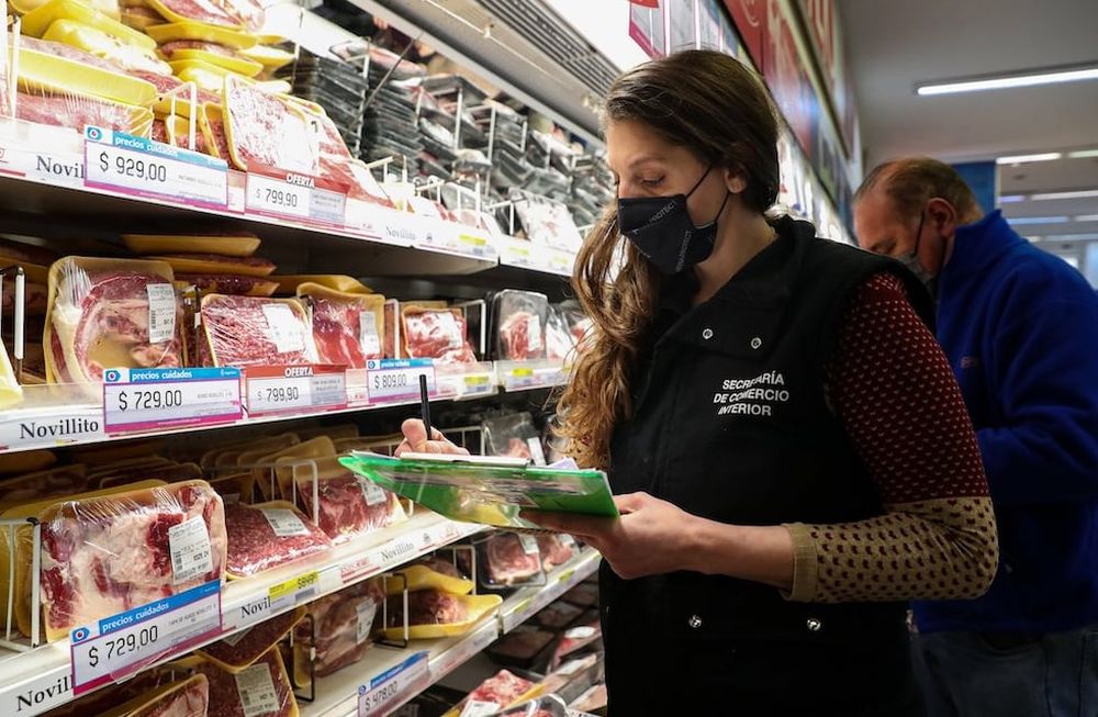Comercio Interior salió a controlar precios en los supermercados y promete sanciones.