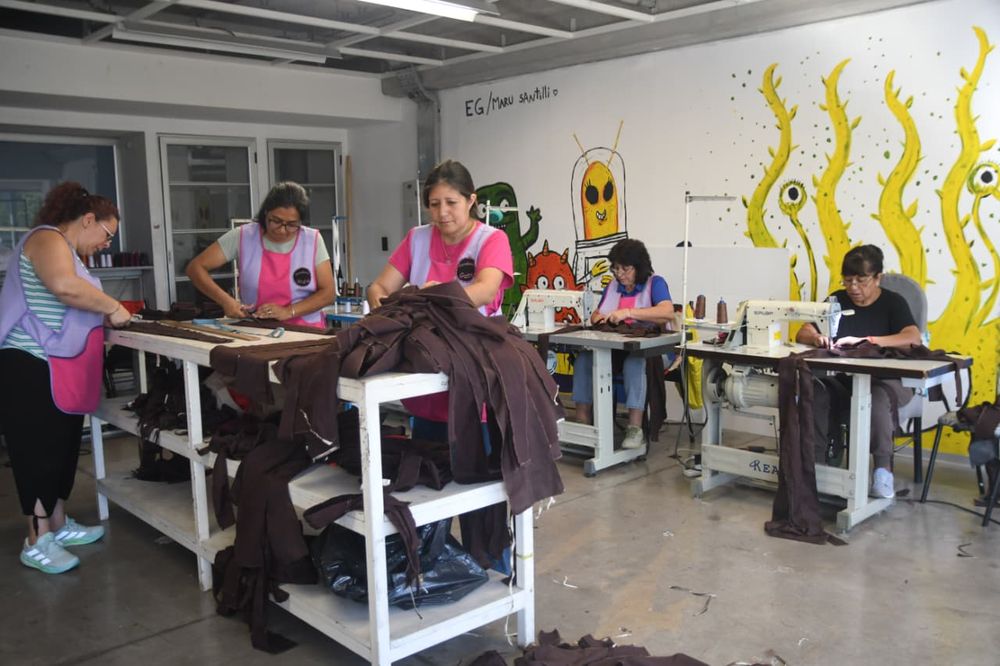 Vendimia 2026: la puesta “90 cosechas de una misma cepa” tendrá 7.500 prendas. Ya trabaja el equipo de vestuario. Foto: Ramiro Gómez. 