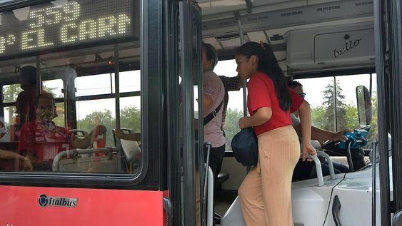 El pasaje del transporte público de pasajeros, de corta distancia aumenta desde mañana y tendrá el valor de $160 la tarifa plana. Foto: Orlando Pelichotti