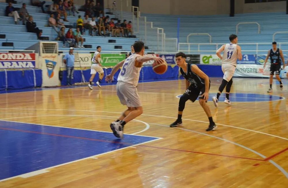 chagüe de Paraná derrotó a Rivadavia Basquet por 70 a 59 y jugará la Reclasificación. El conjunto Naranja ahora buscará su lugar ante Salta Basket en Mendoza. / Gentileza.