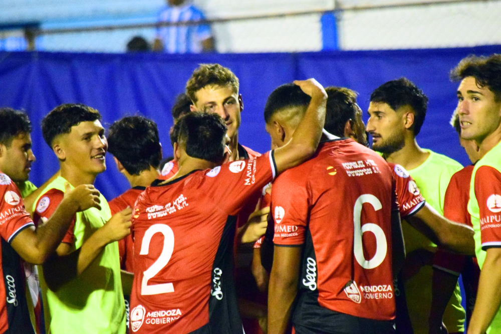 Deportivo Maipú en su debut ante Racing de Córdoba, por la primera fecha de la Zona A de la Primera Nacional. Gentileza Prensa Racing