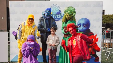 Dalvian celebró el Día del Niño con un mágico viaje al Sentiverso ante una multitud