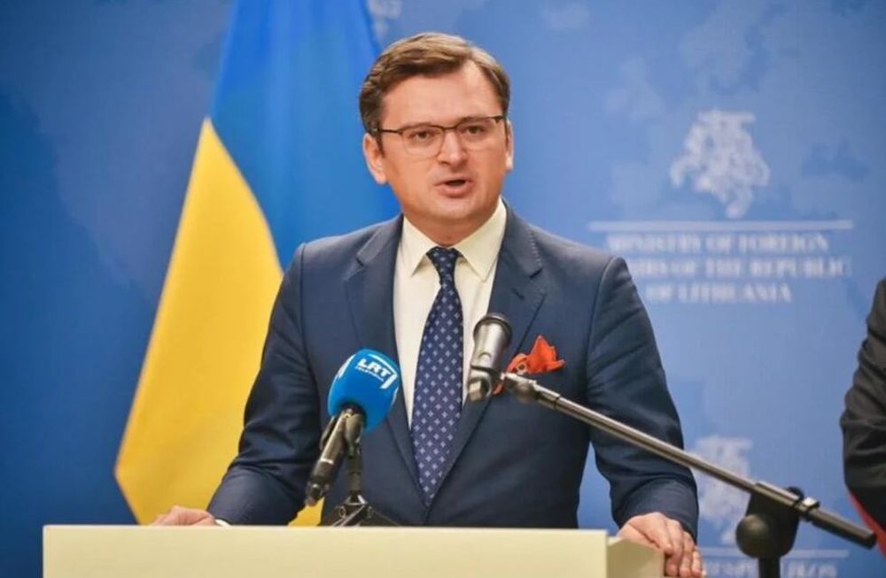 El ministro de Exteriores de Ucrania, Dimitro Kuleba, advirtió a Bielorrusia que si su ejército ingresa al país será destruido sin piedad.