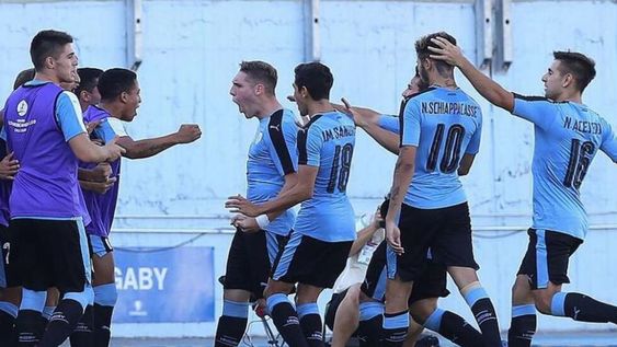 Uruguay ganó y lidera el hexagonal final